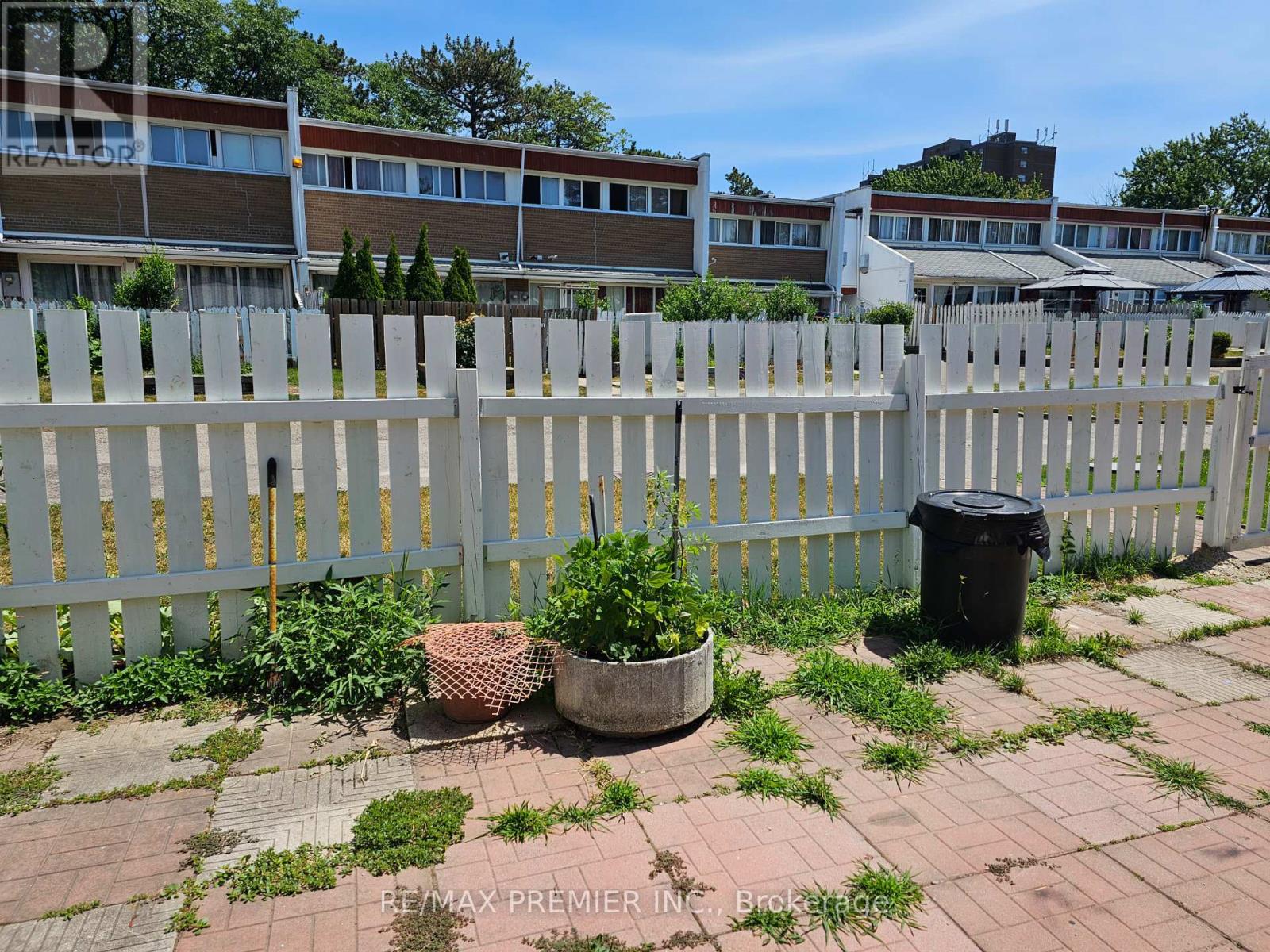 Unit 15 - 2901 Jane Street, Toronto, Ontario  M3N 2J8 - Photo 2 - W12291930