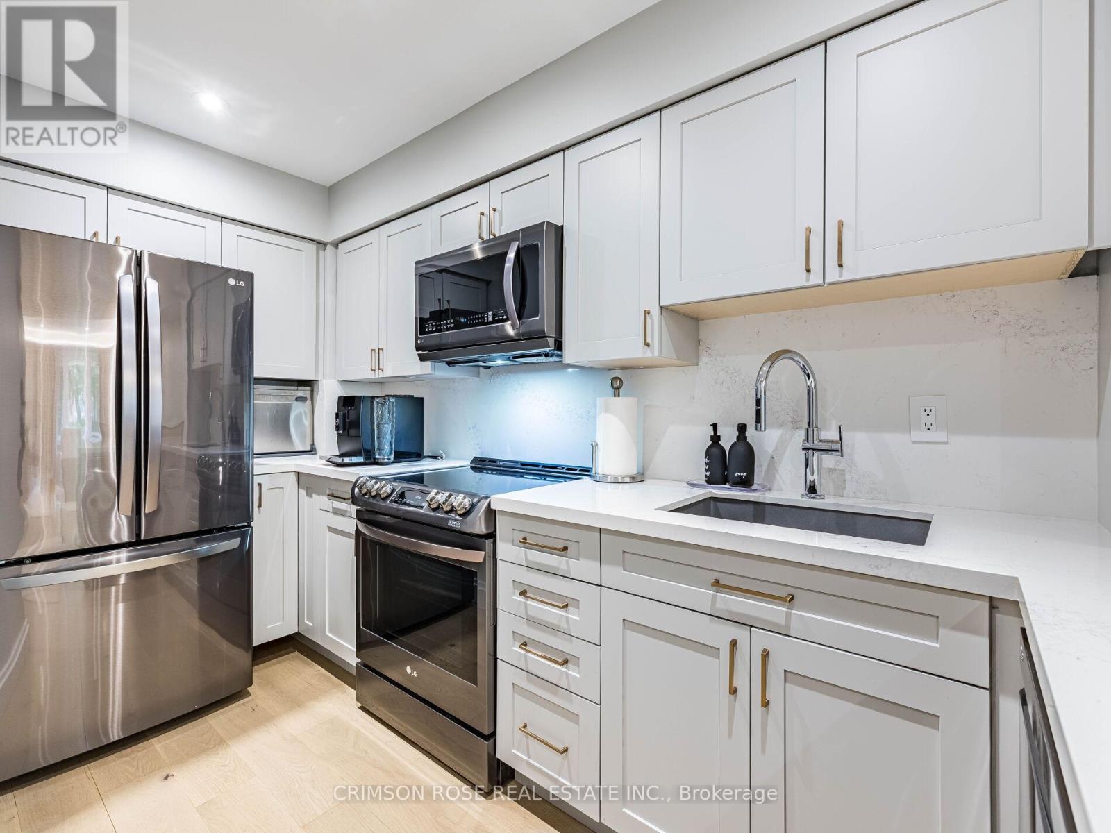 8 - 217 St George Street, Toronto, Ontario  M5R 3S7 - Photo 4 - C12295756
