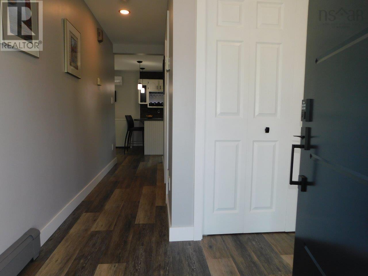 Property at 28 Darrell Court image 4