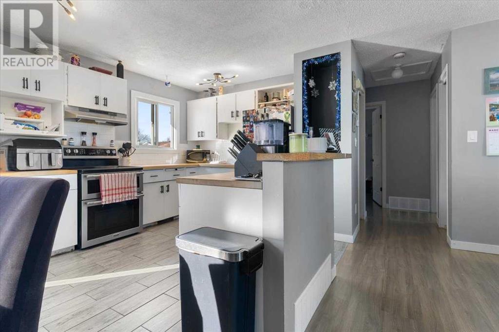 Property at 9525 121 Avenue image 4