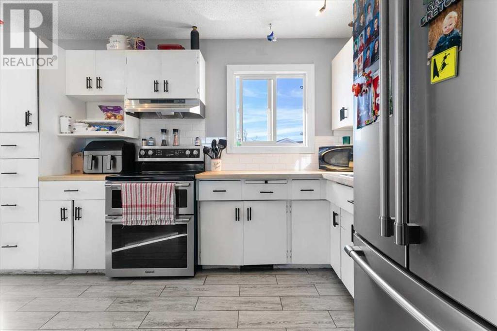 Property at 9525 121 Avenue image 2