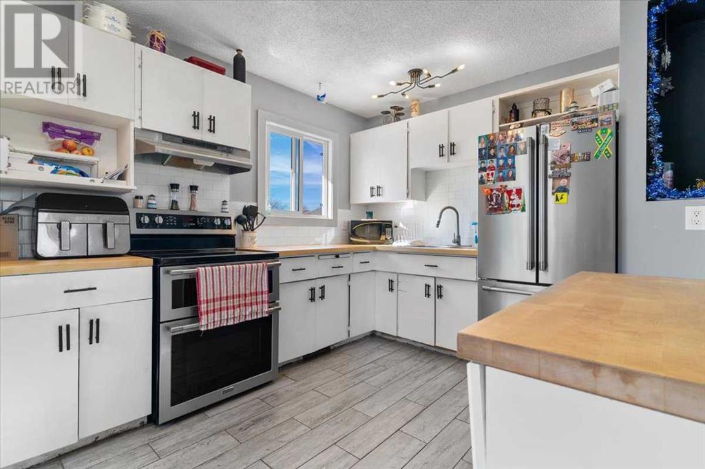 Property at 9525 121 Avenue image 3