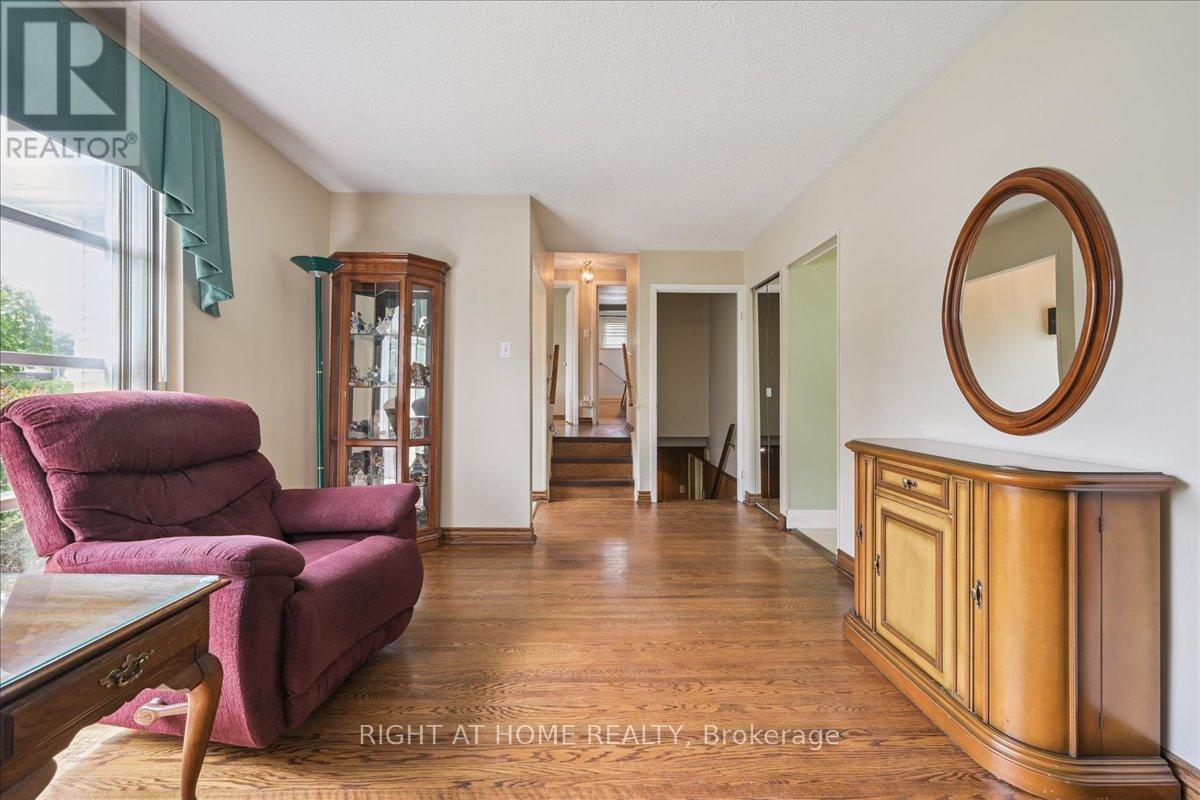 12 Eldon Court, Brampton, Ontario  L6T 2B9 - Photo 10 - W12295748