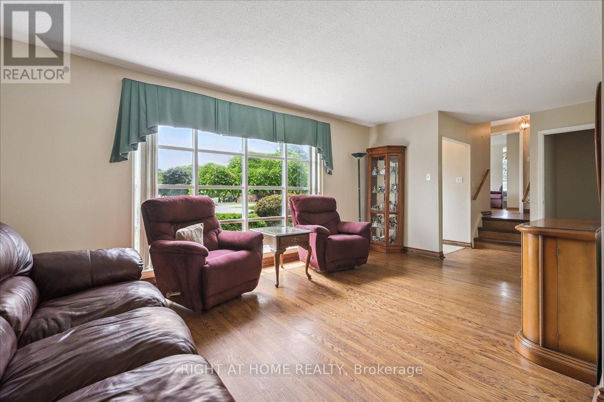 12 Eldon Court, Brampton, Ontario  L6T 2B9 - Photo 11 - W12295748