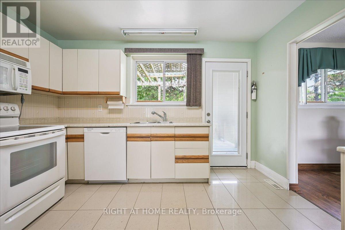 12 Eldon Court, Brampton, Ontario  L6T 2B9 - Photo 14 - W12295748