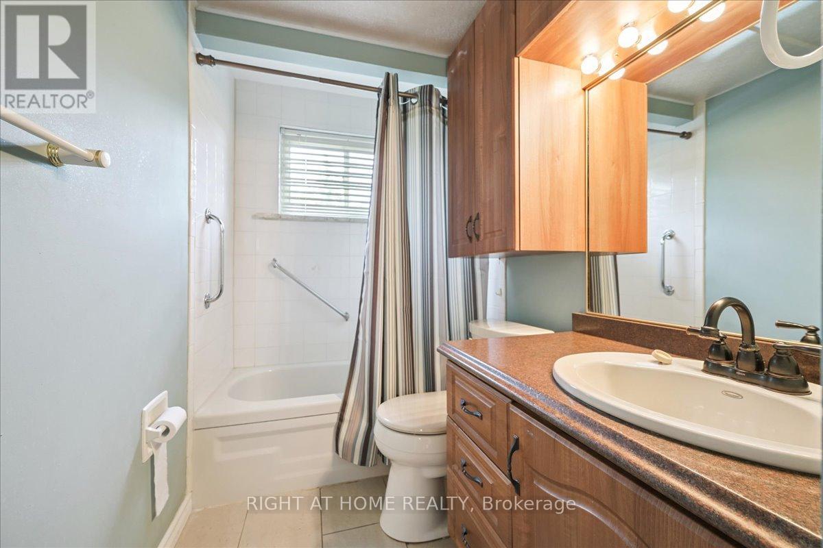 12 Eldon Court, Brampton, Ontario  L6T 2B9 - Photo 20 - W12295748