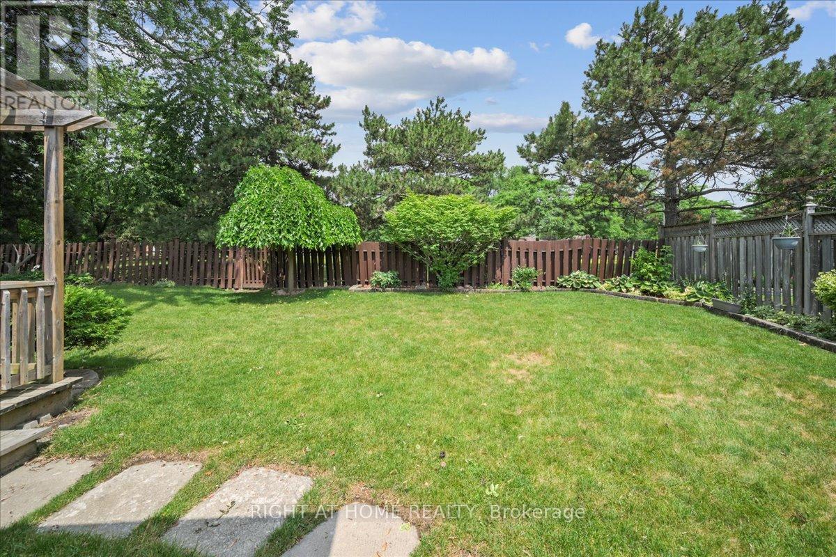 12 Eldon Court, Brampton, Ontario  L6T 2B9 - Photo 34 - W12295748
