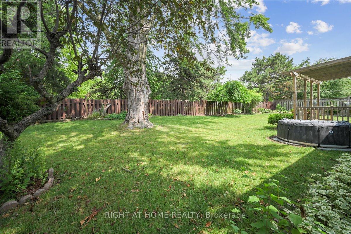 12 Eldon Court, Brampton, Ontario  L6T 2B9 - Photo 36 - W12295748