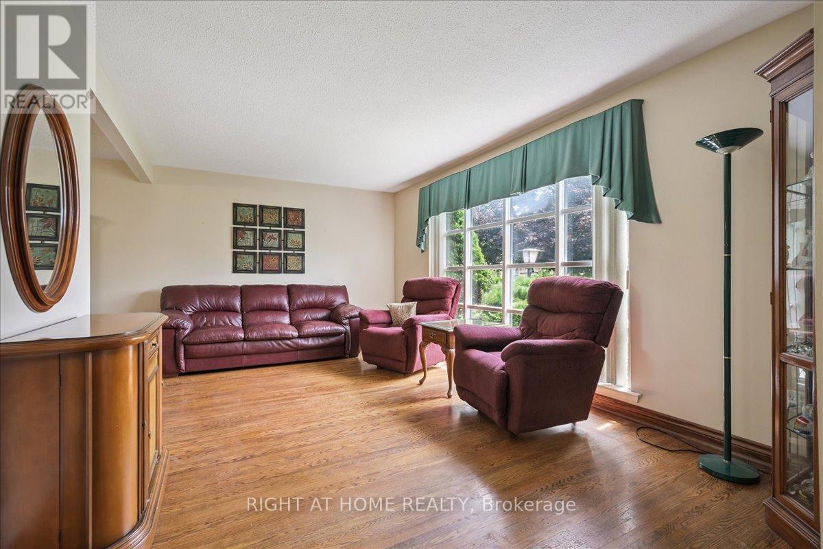 12 Eldon Court, Brampton, Ontario  L6T 2B9 - Photo 6 - W12295748