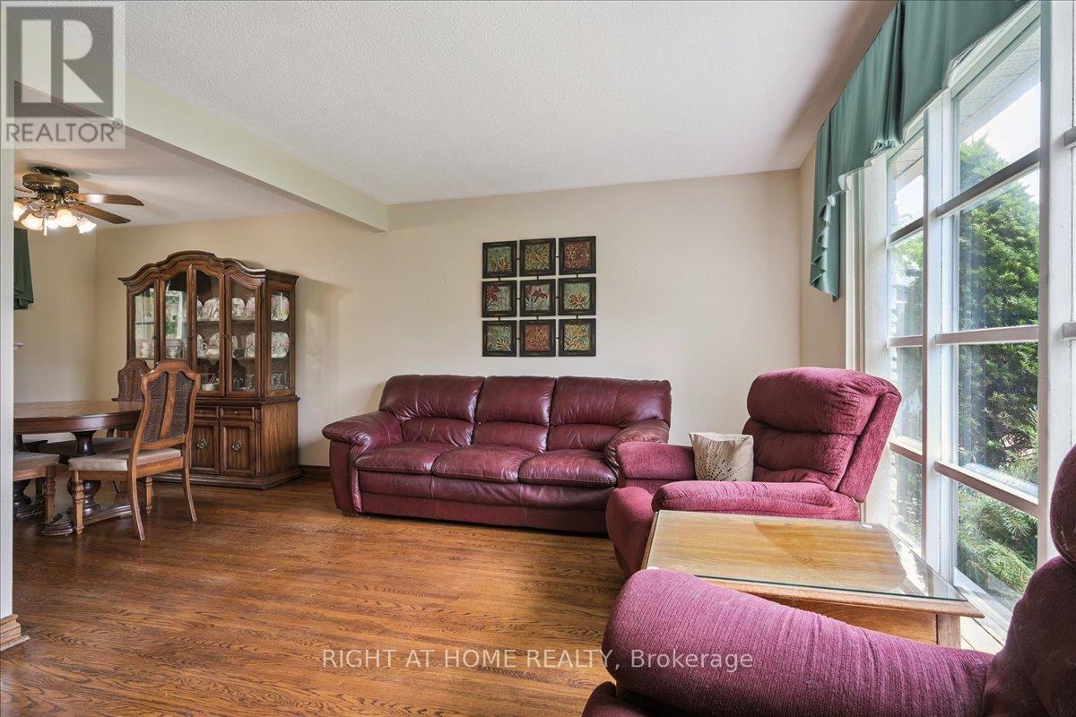 12 Eldon Court, Brampton, Ontario  L6T 2B9 - Photo 8 - W12295748
