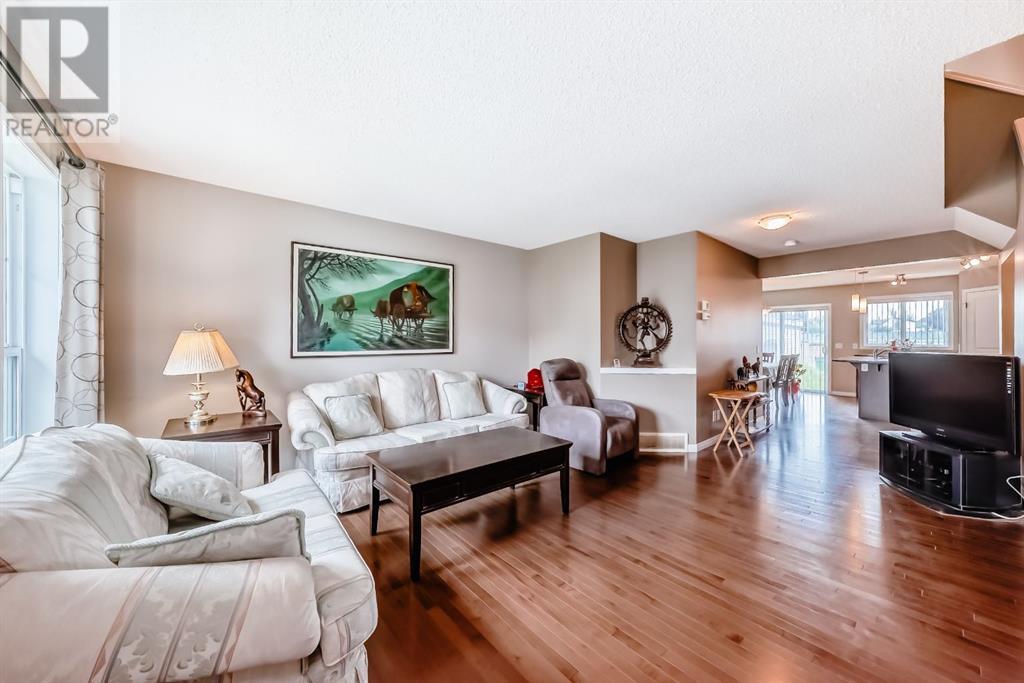 Property at 249 Elgin Meadows Park SE image 4