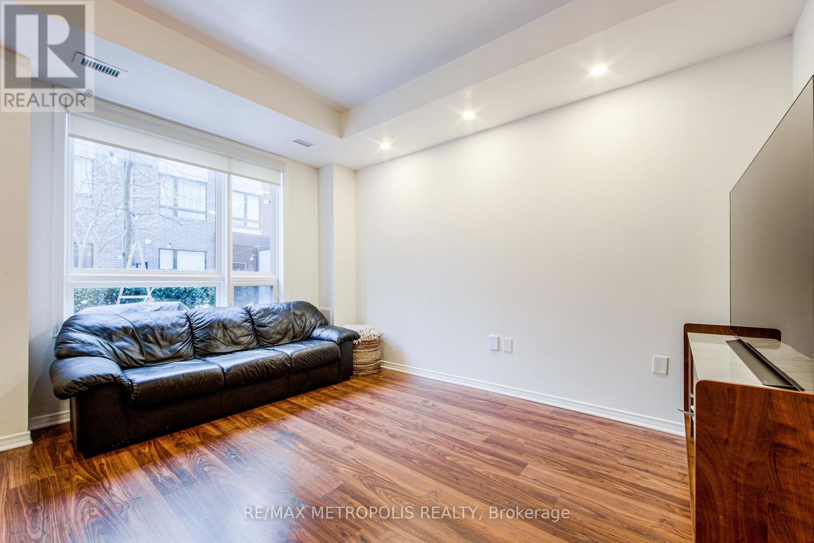 Property at 106 - 1130 BRIAR HILL AVENUE image 5