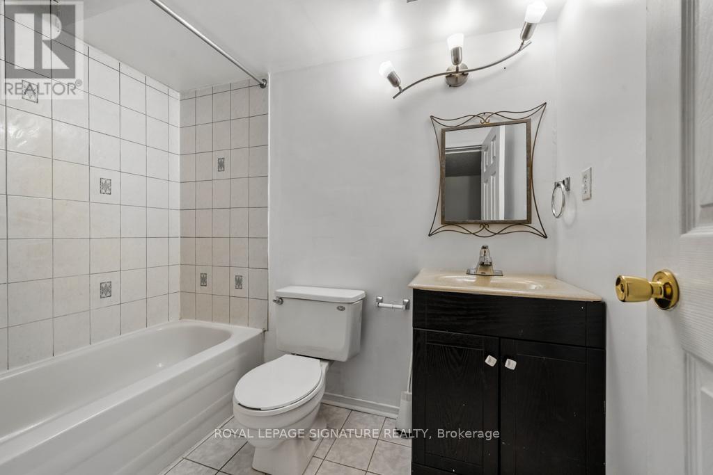 584 Doubletree Lane, Newmarket, Ontario  L3X 2K6 - Photo 38 - N12294328