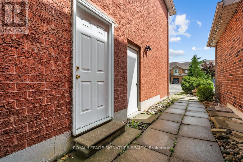 584 Doubletree Lane, Newmarket, Ontario  L3X 2K6 - Photo 39 - N12294328