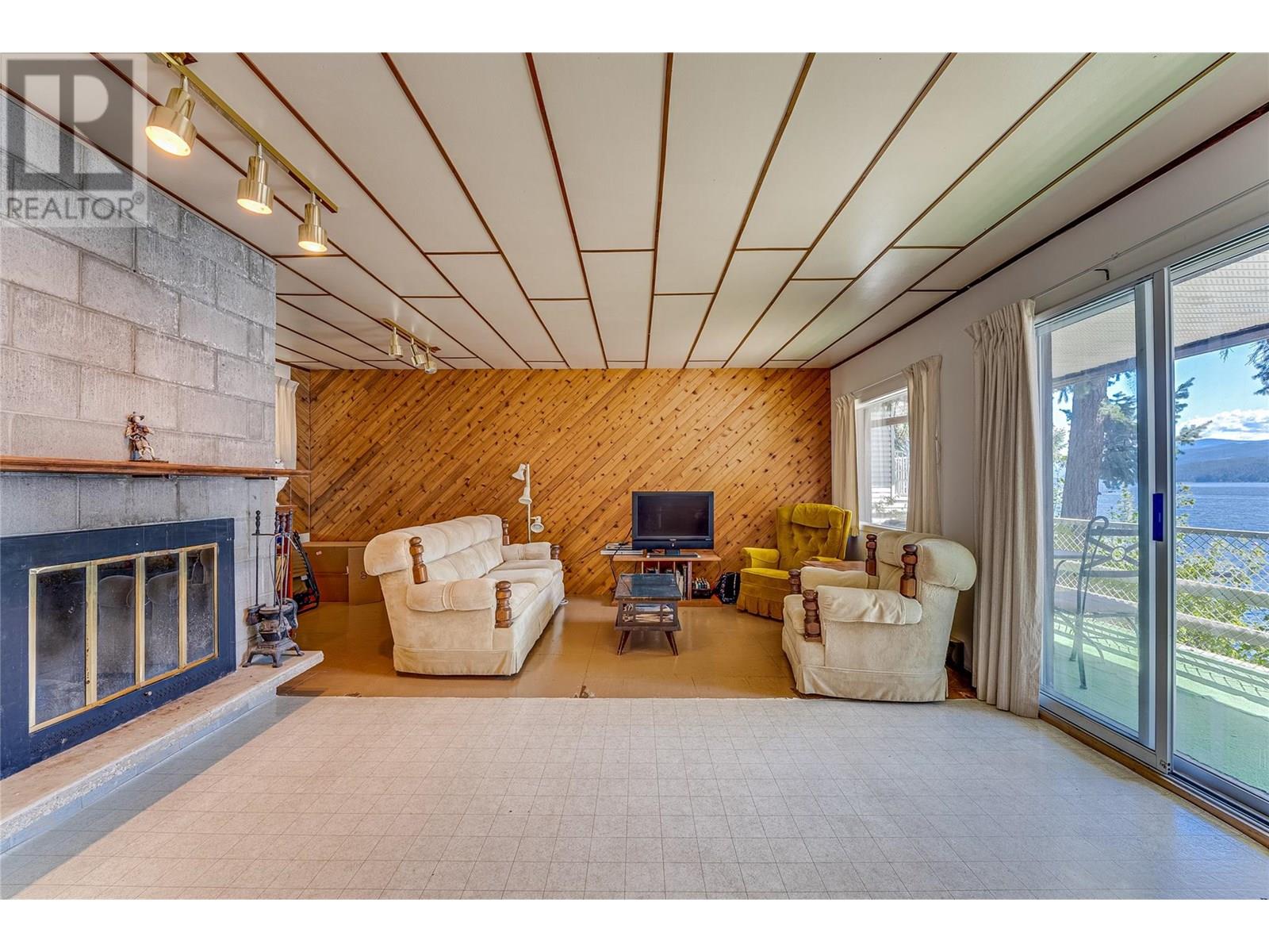 4742 Sunnybrae Canoe Point Road, Tappen, British Columbia  V0E 2X1 - Photo 13 - 10356611