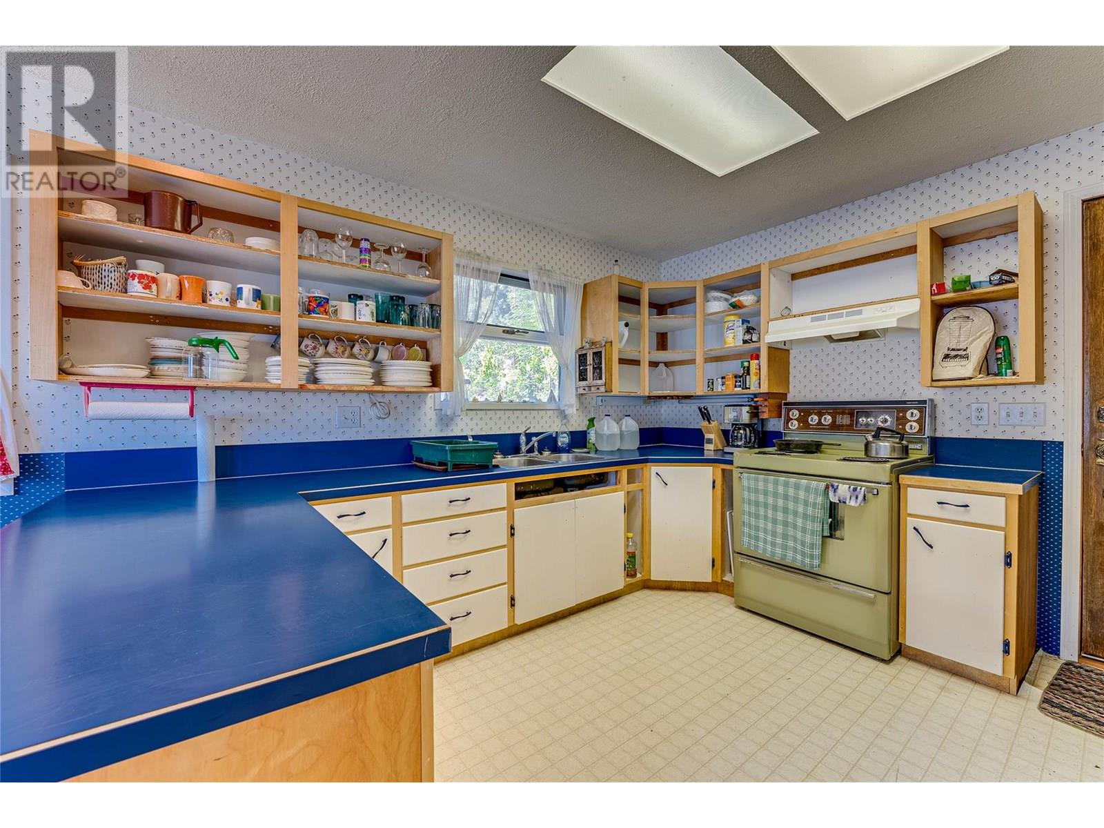 4742 Sunnybrae Canoe Point Road, Tappen, British Columbia  V0E 2X1 - Photo 9 - 10356611