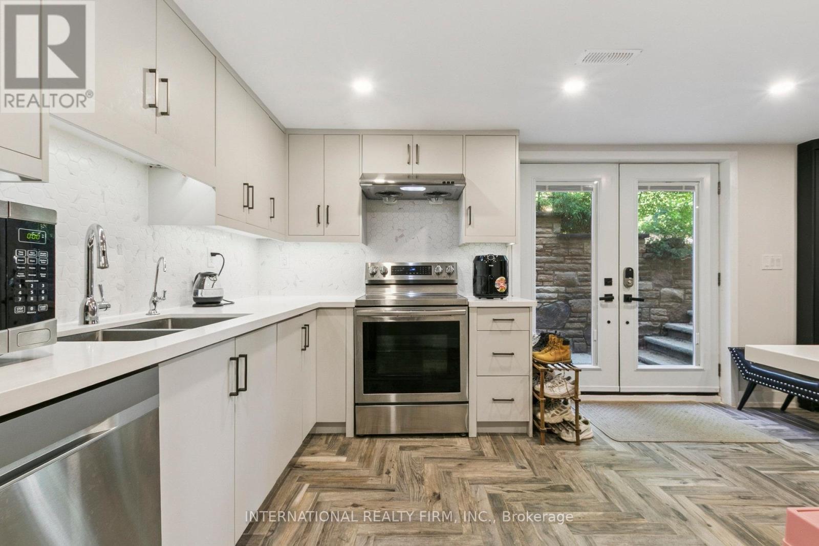 27 Treadgold Crescent, Toronto, Ontario  M3A 1X1 - Photo 33 - C12287229