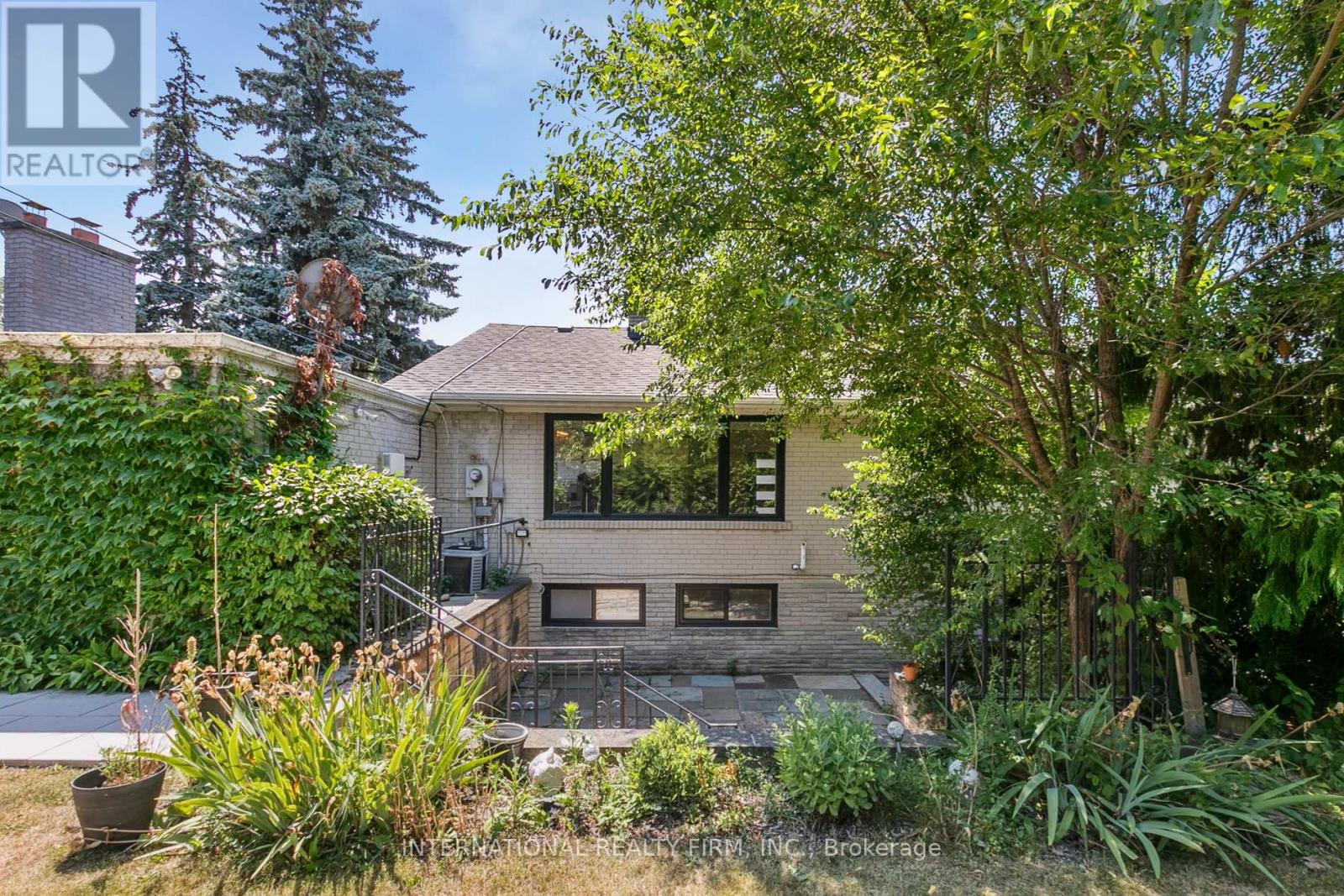 27 Treadgold Crescent, Toronto, Ontario  M3A 1X1 - Photo 44 - C12287229