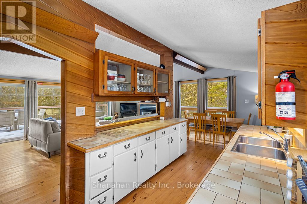 26 Elgin Street, Northern Bruce Peninsula, Ontario  N0H 2R0 - Photo 8 - X11938453