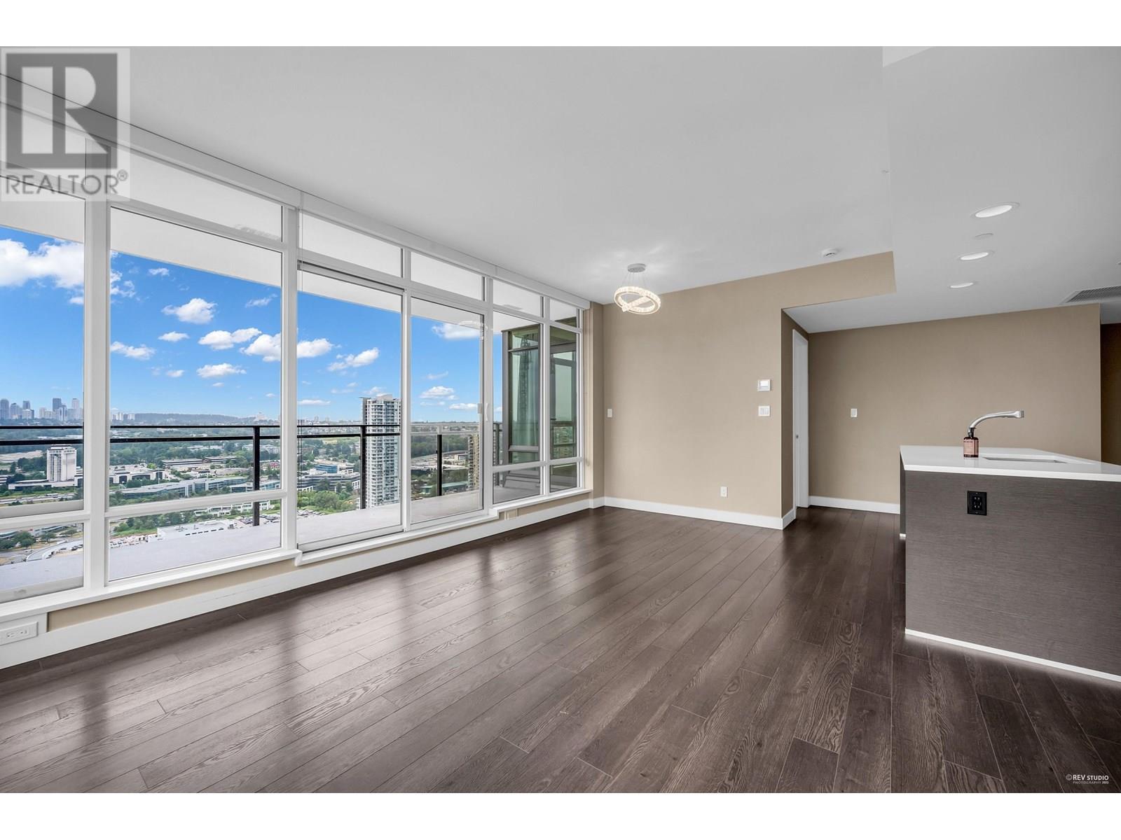 2807 2008 ROSSER AVENUE, Burnaby, British Columbia
