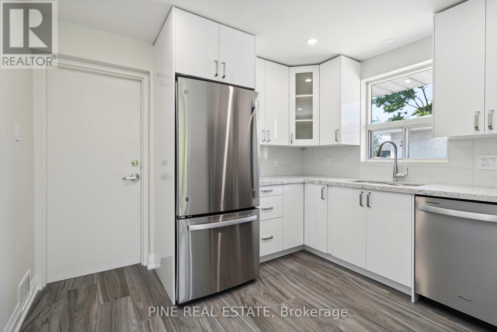 3 - 19 Queen Street W, Mississauga, Ontario  L5H 1L5 - Photo 13 - W12295822