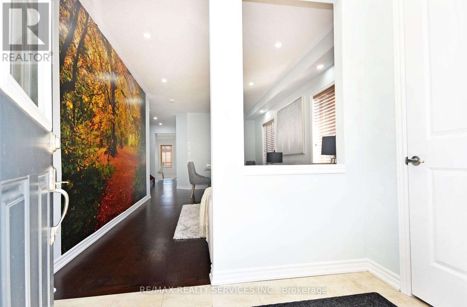 21 Magical Road, Brampton, Ontario  L7A 4P8 - Photo 4 - W12295660
