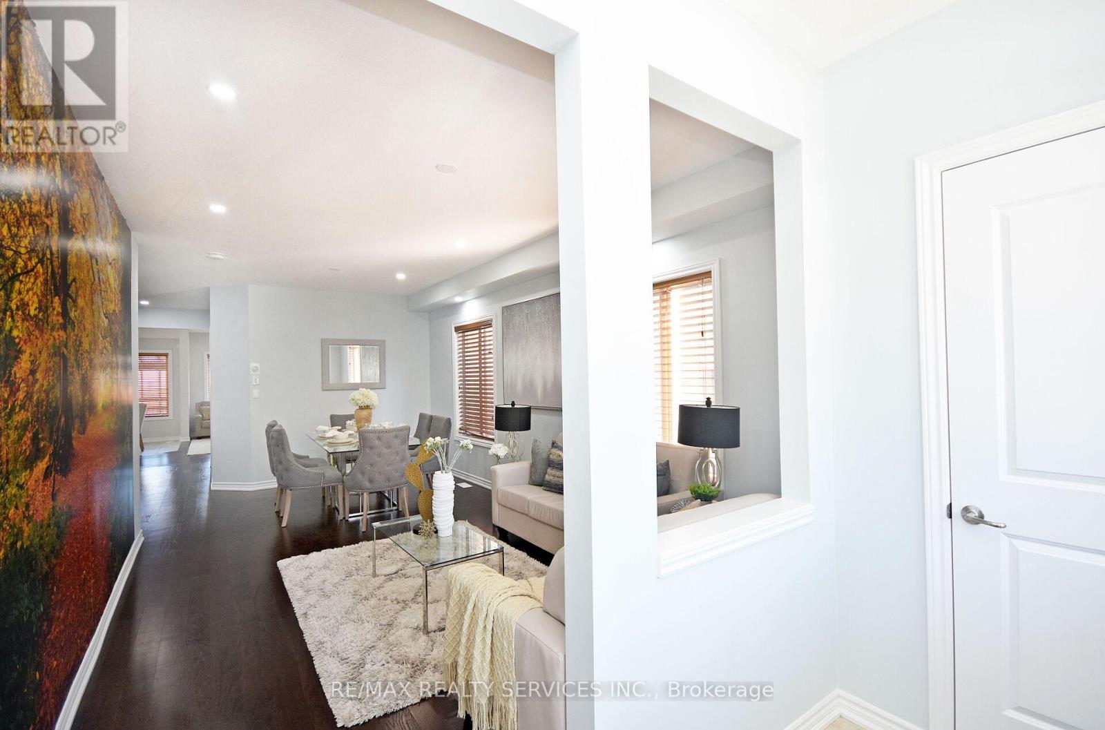 21 Magical Road, Brampton, Ontario  L7A 4P8 - Photo 5 - W12295660