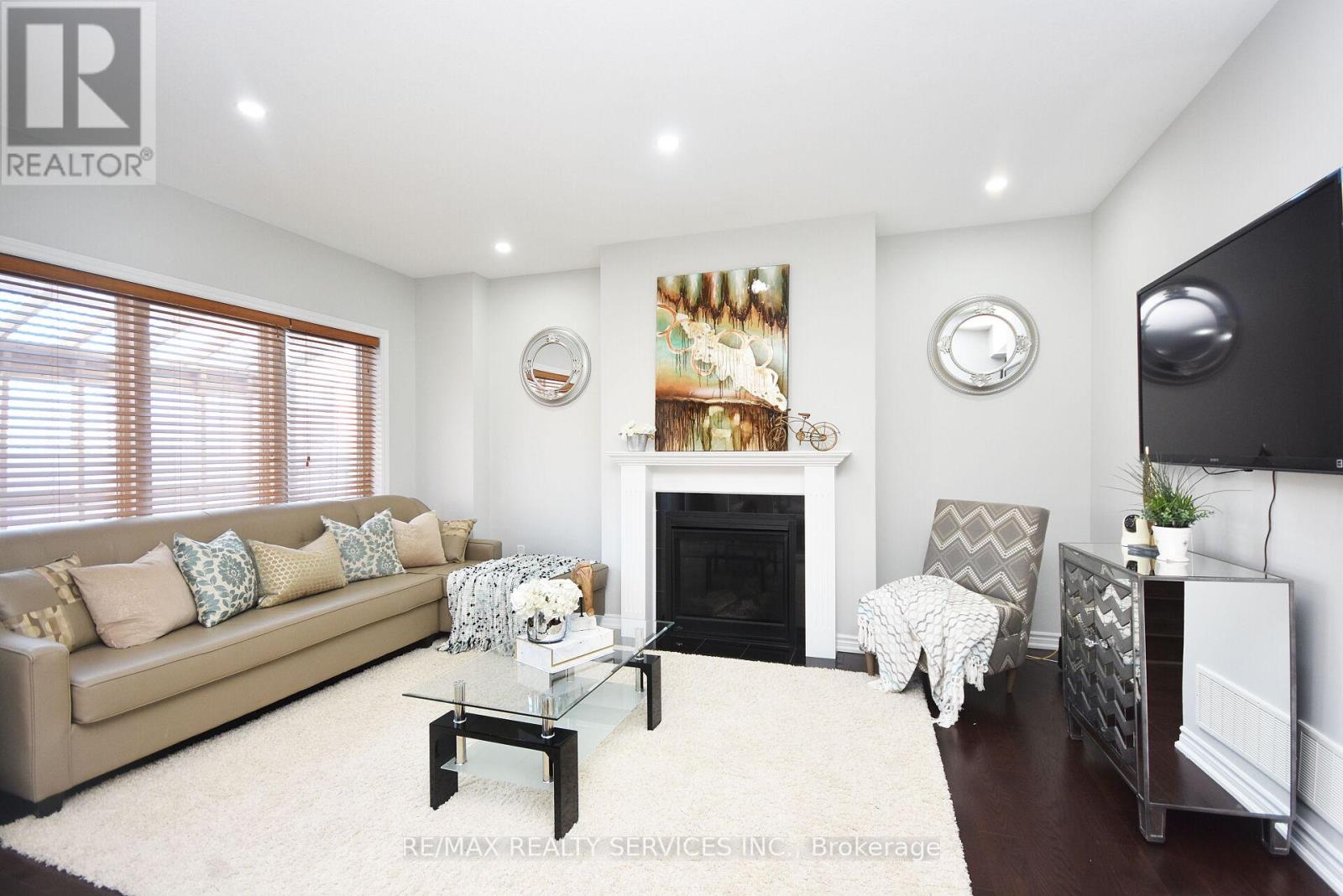 21 Magical Road, Brampton, Ontario  L7A 4P8 - Photo 9 - W12295660