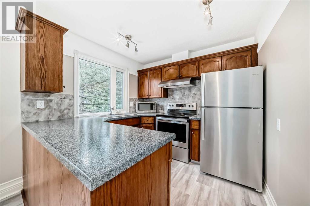 Property at 5, 10030 Oakmoor Way SW image 3