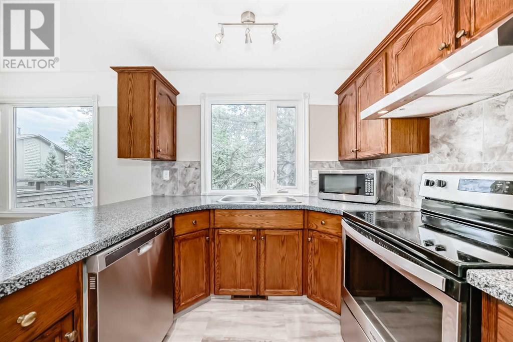 Property at 5, 10030 Oakmoor Way SW image 4