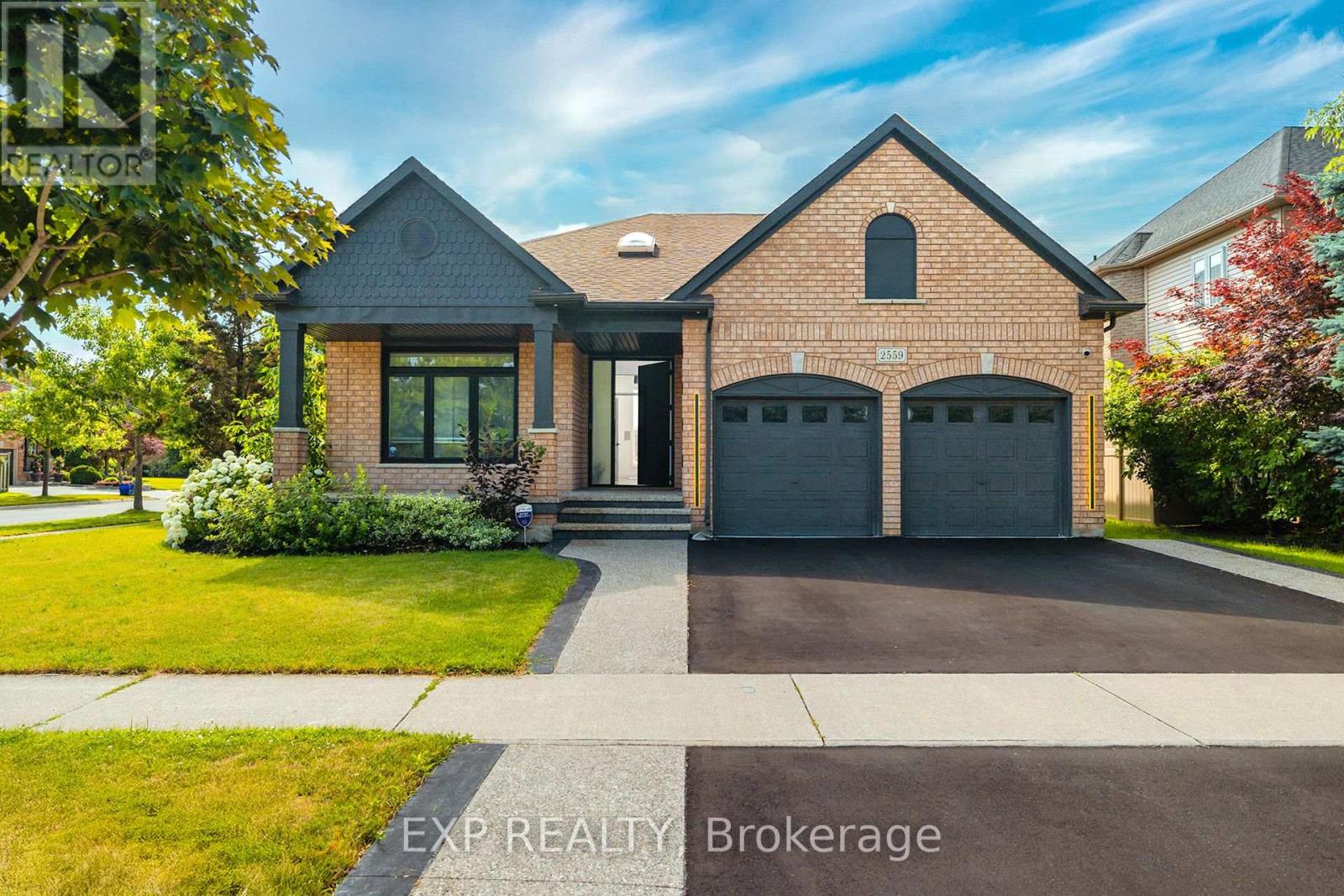 Property at 2559 ARMOUR CRESCENT image 2