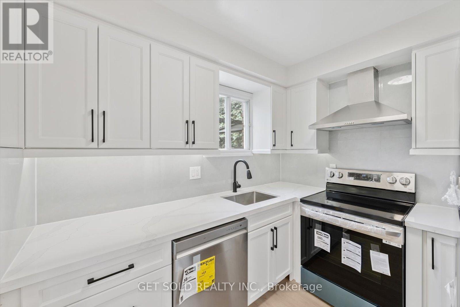 232 Kozlov Street, Barrie, Ontario  L4N 7H6 - Photo 10 - S12295651