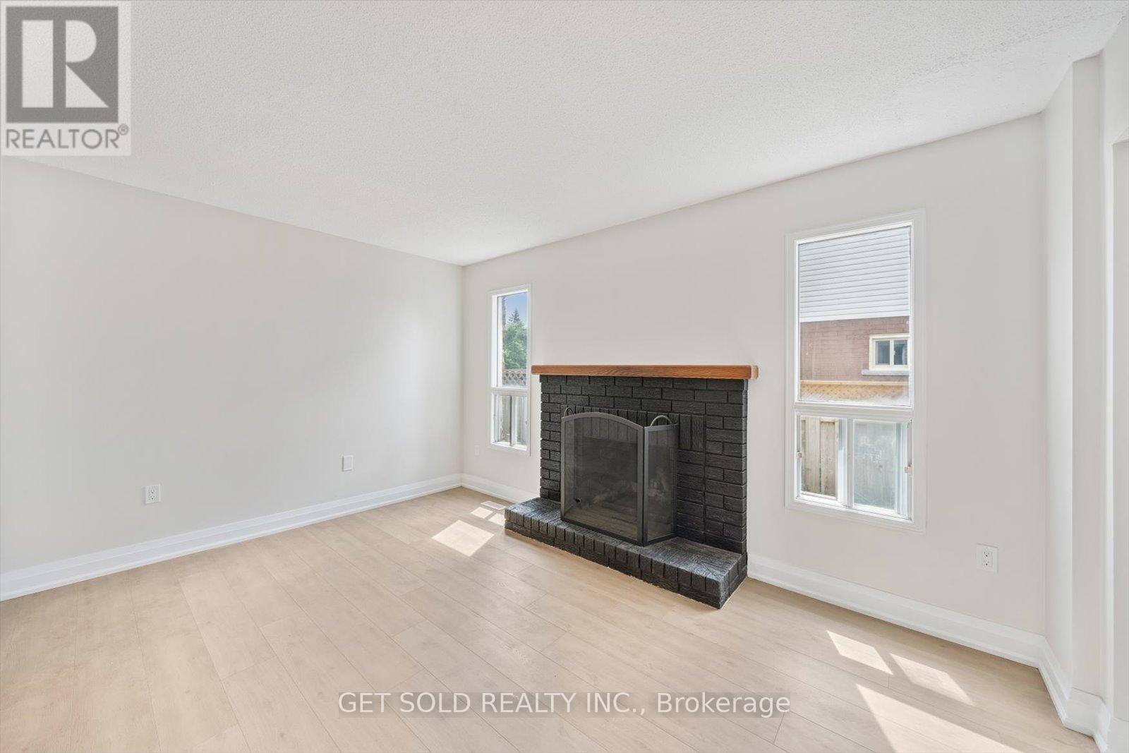 232 Kozlov Street, Barrie, Ontario  L4N 7H6 - Photo 3 - S12295651