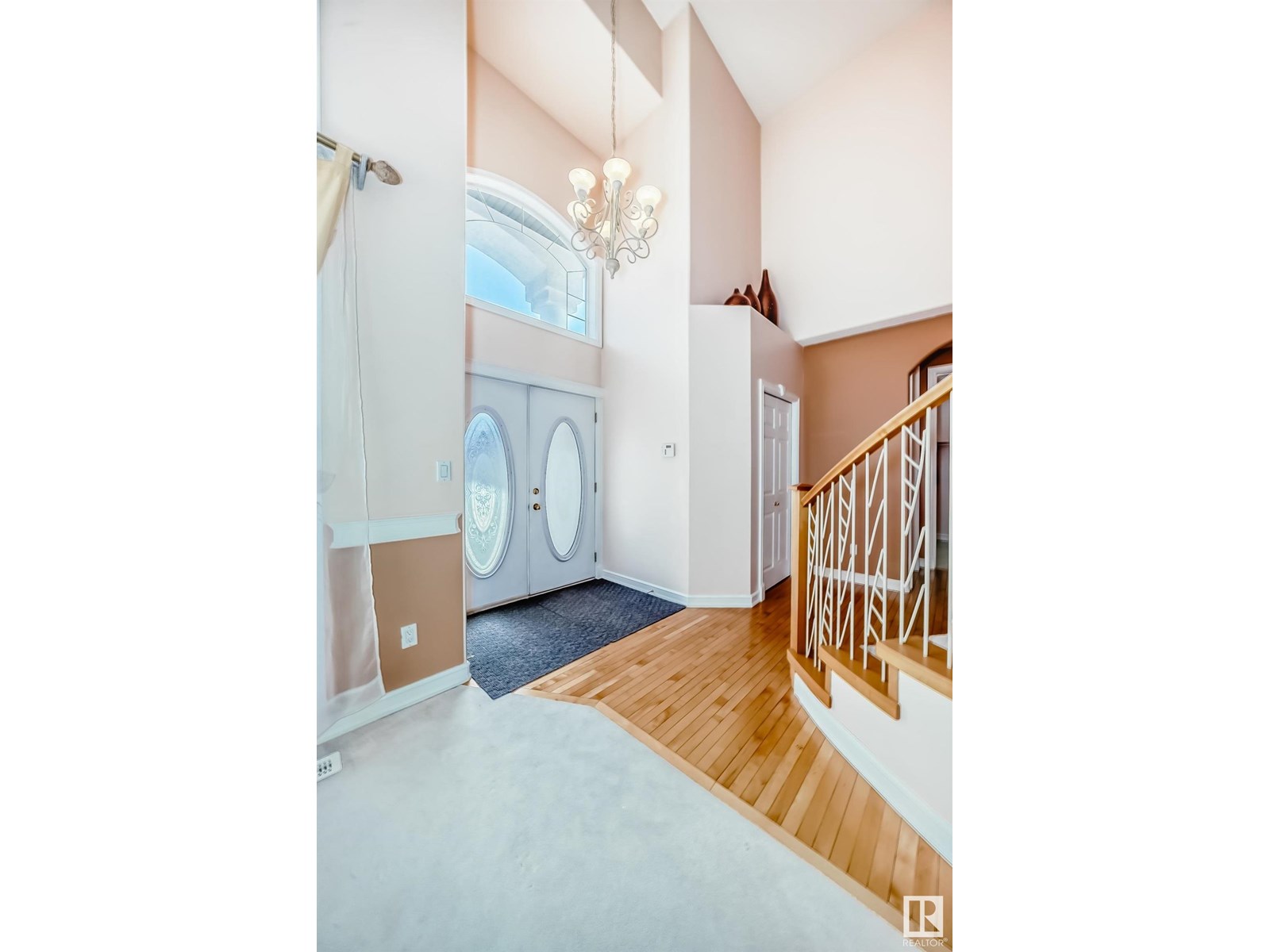 318 Darlington Cr Nw, Edmonton, Alberta  T6M 2R9 - Photo 3 - E4443822