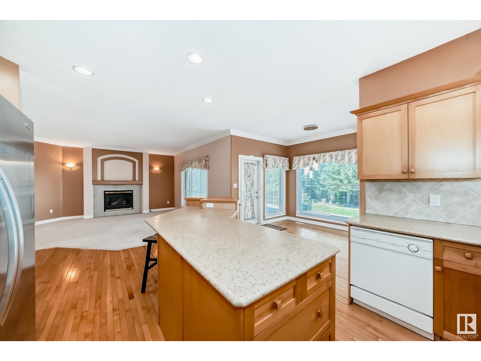 318 Darlington Cr Nw, Edmonton, Alberta  T6M 2R9 - Photo 8 - E4443822