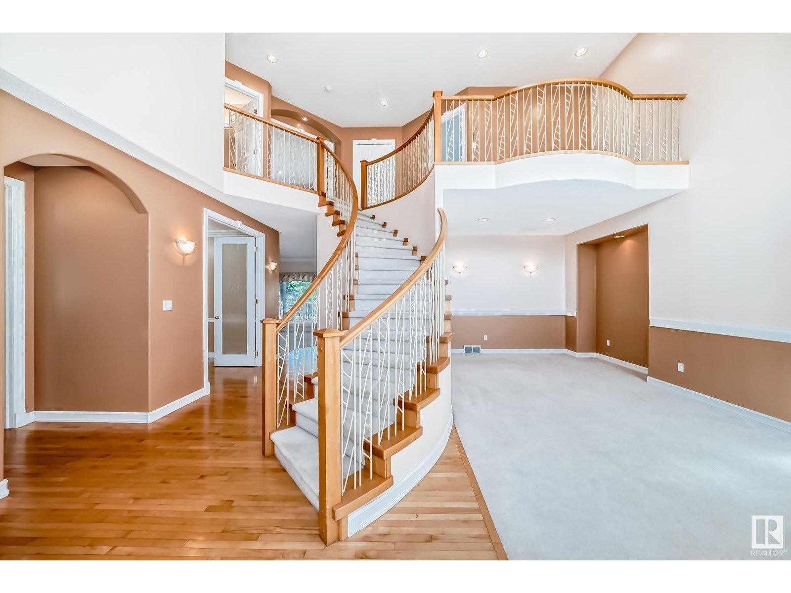 318 Darlington Cr Nw, Edmonton, Alberta  T6M 2R9 - Photo 4 - E4443822
