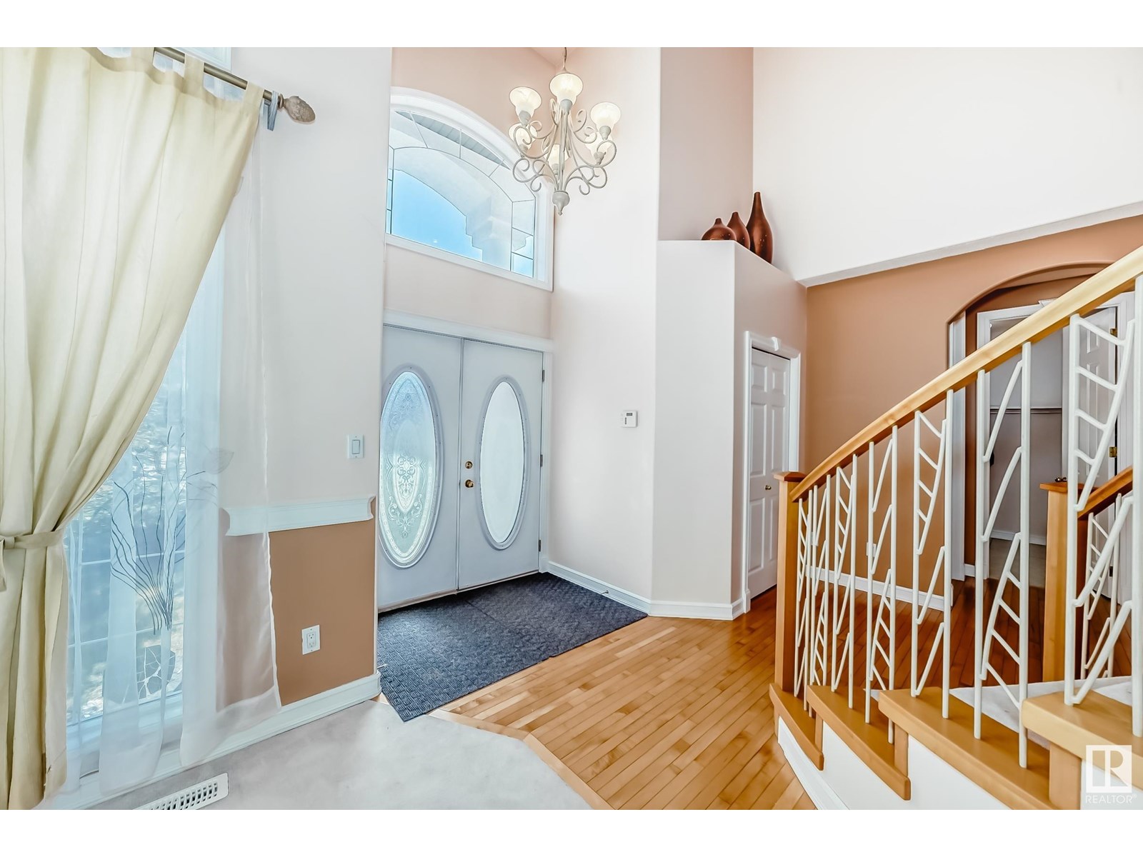 318 Darlington Cr Nw, Edmonton, Alberta  T6M 2R9 - Photo 2 - E4443822