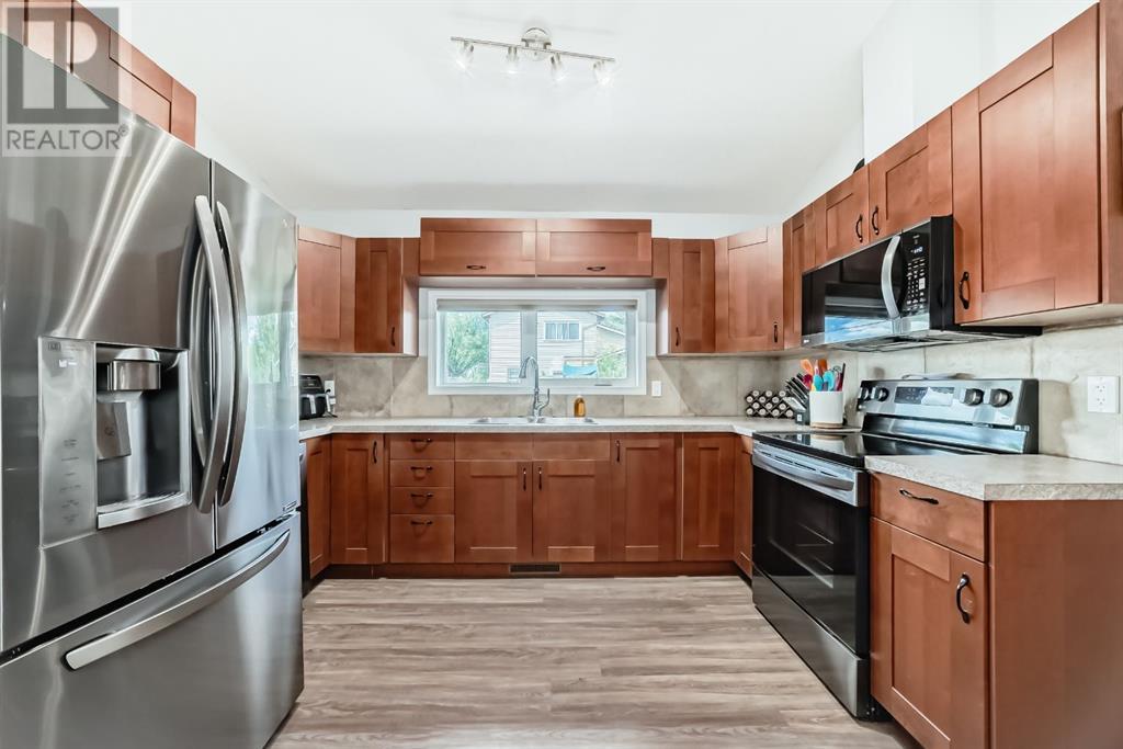 Property at 207 Deerview Way SE image 4