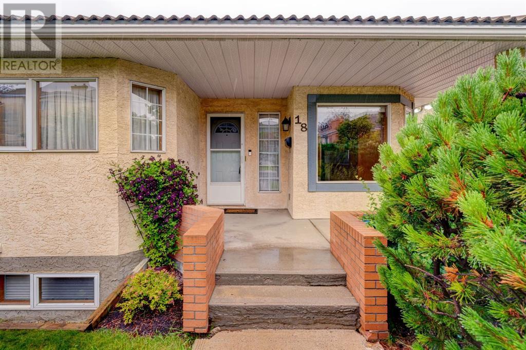 Property at 18 Richelieu Court SW image 3