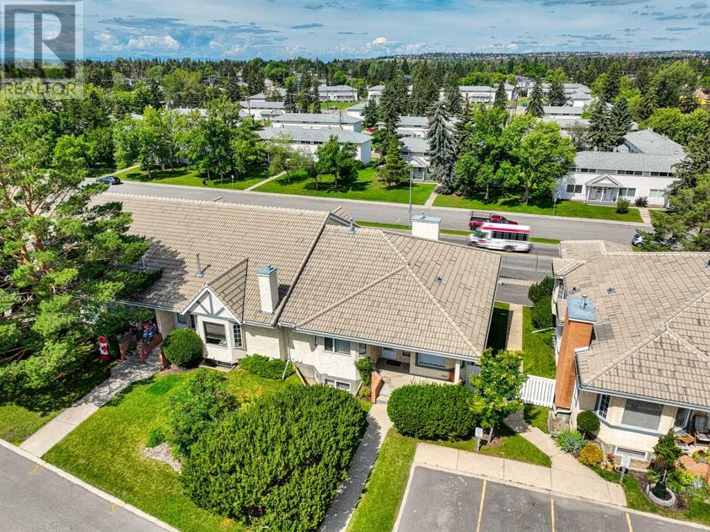 Property at 18 Richelieu Court SW image 1