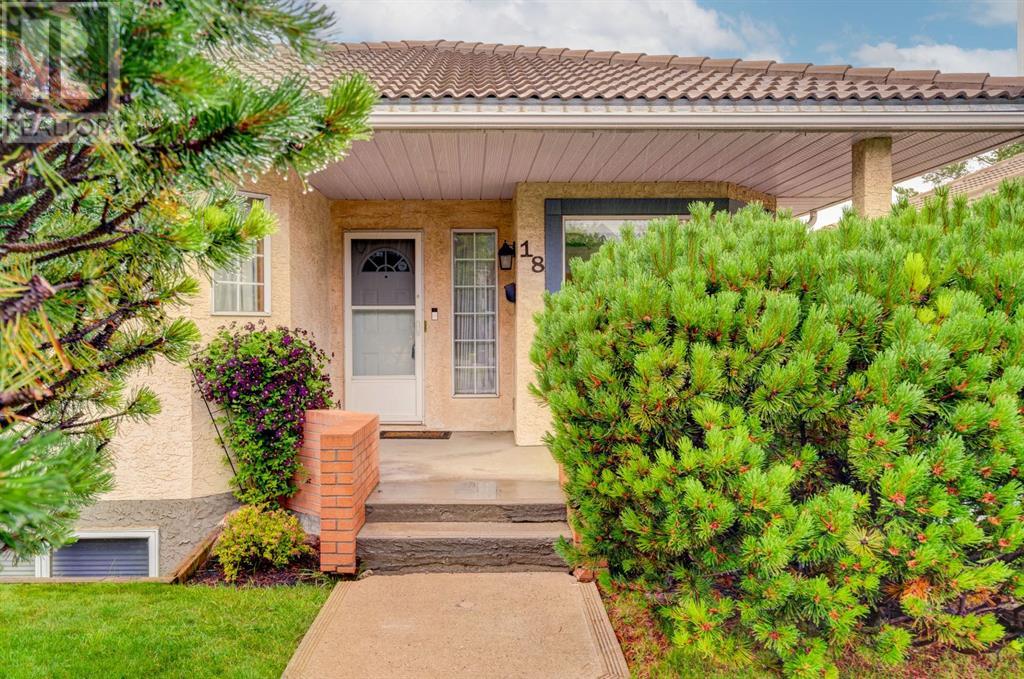Property at 18 Richelieu Court SW image 2