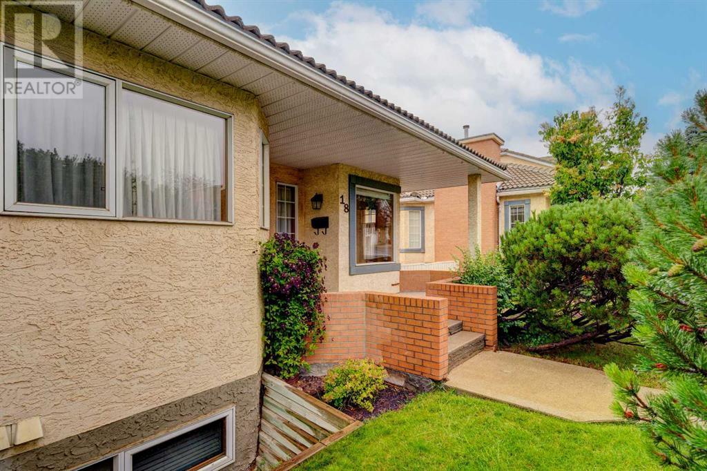 Property at 18 Richelieu Court SW image 4