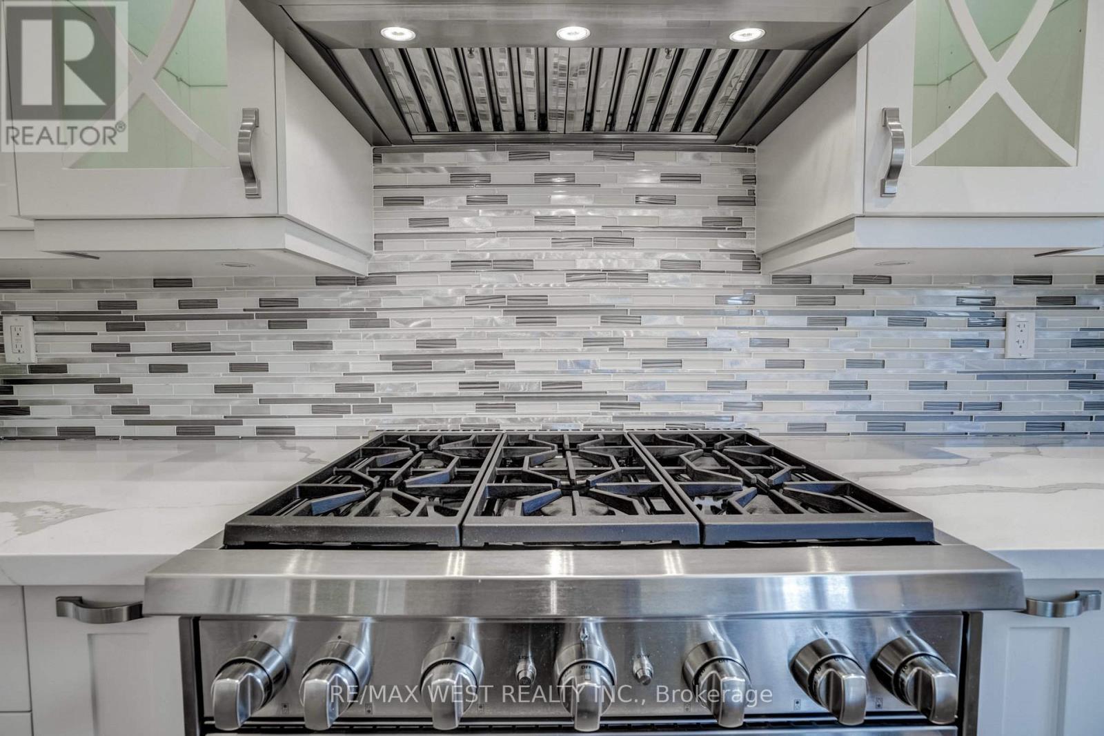 Property at 352B LAWRENCE AVENUE W image 3