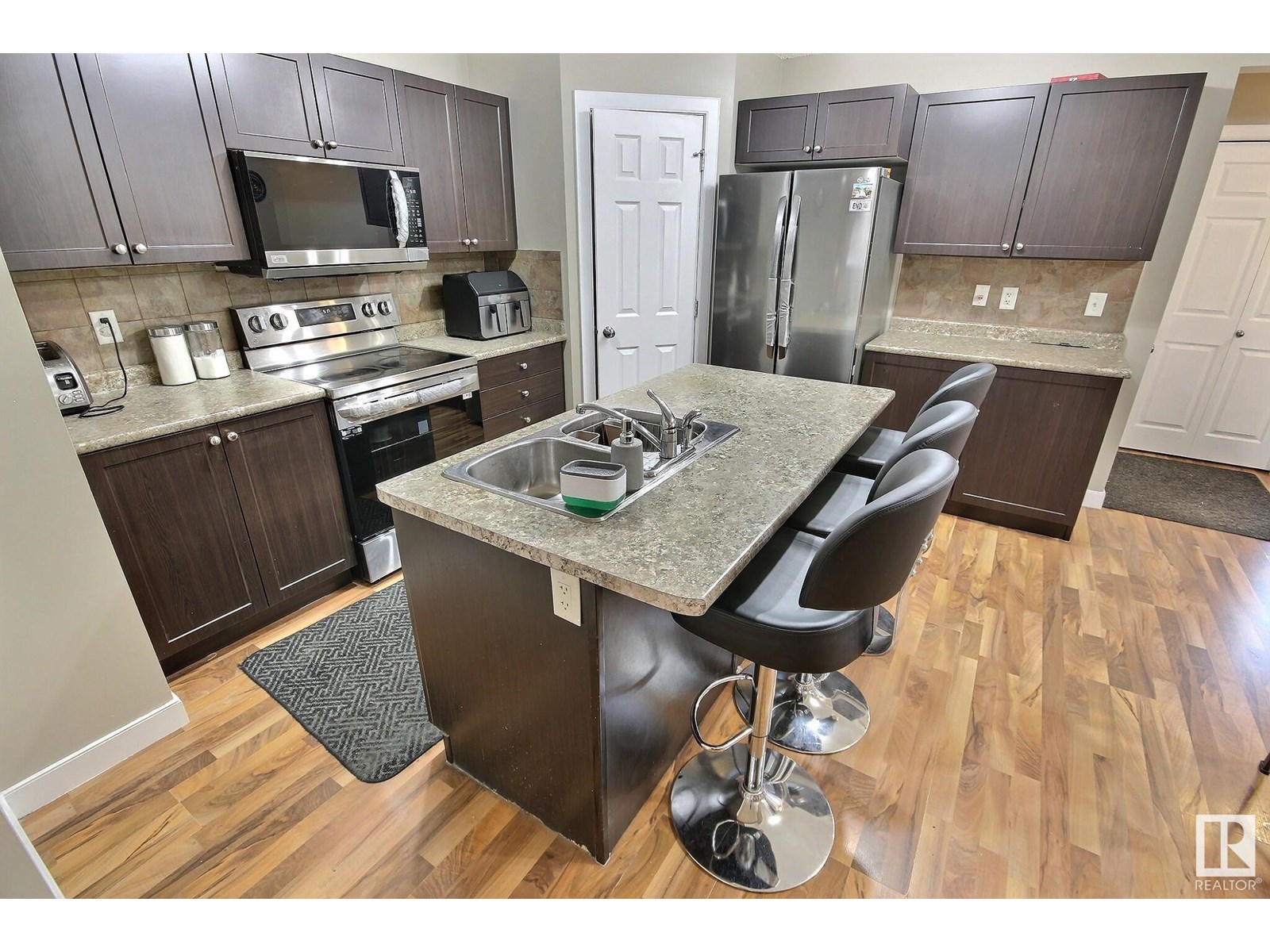 Property at 1585 RUTHERFORD RD SW image 4