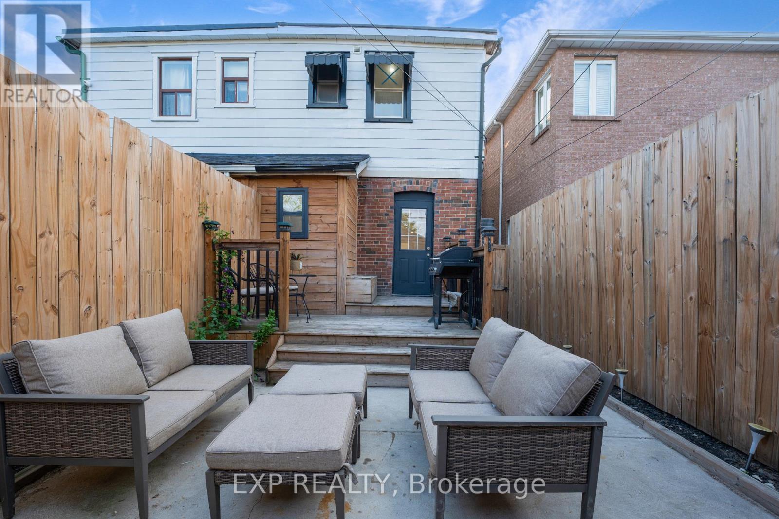 Property at 173 KANE AVENUE S image 4