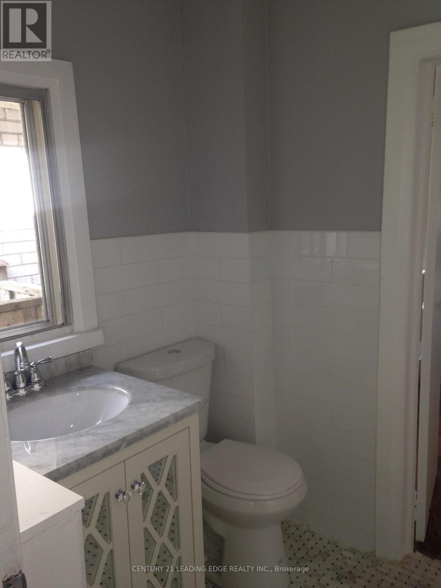 Property at 360A LAWRENCE AVENUE W image 4
