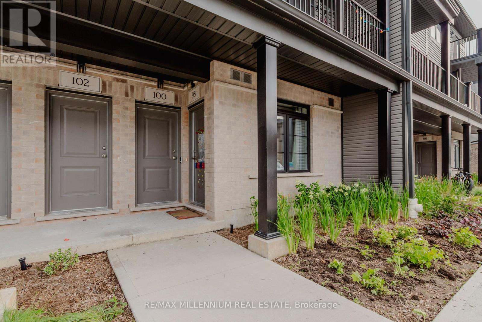 Property at 98 LOMOND LANE N image 2