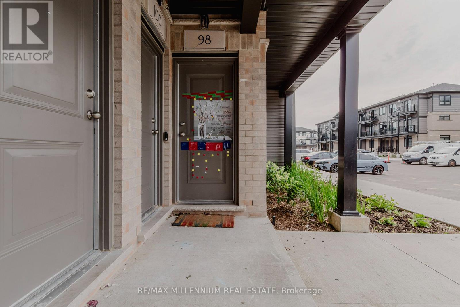 Property at 98 LOMOND LANE N image 4