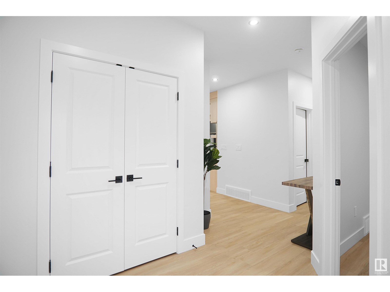 Property at 17 AXELWOOD CRESCENT image 2