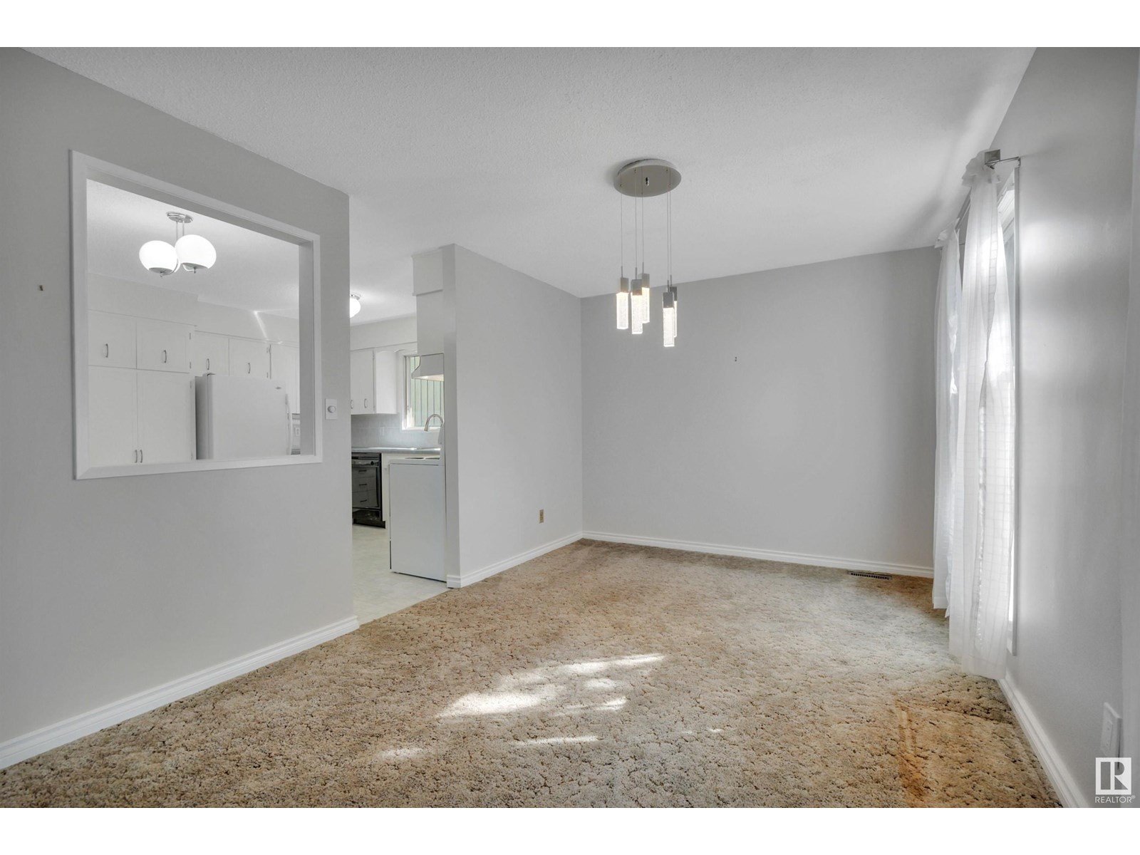 Property at 3940 62 ST NW image 4